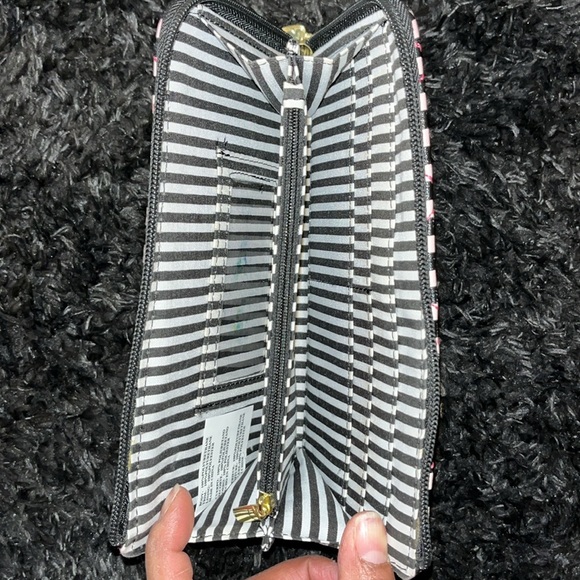 Beautiful Betsey Johnson Quilted Heart Wallet - Picture 4 of 5